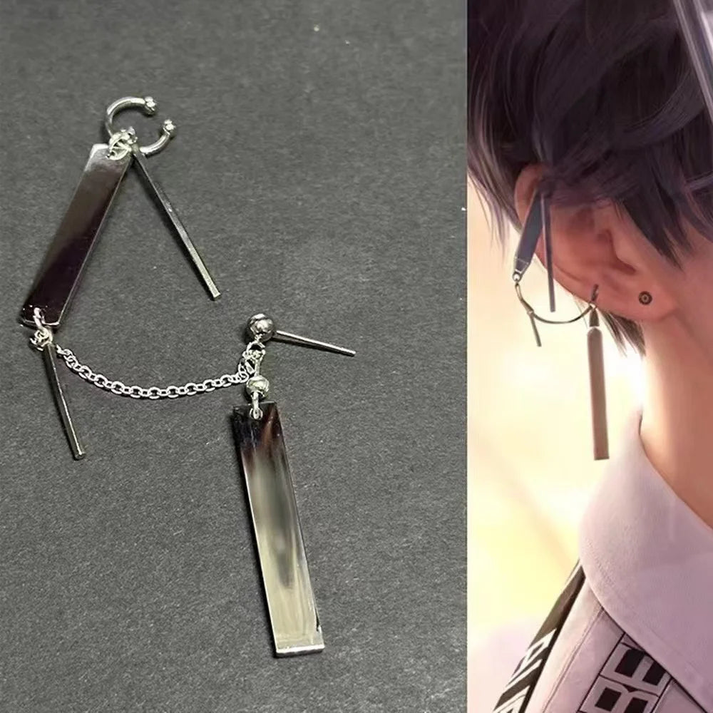 Pendiente Cosplay con Clip y Cadena – Estilo Industrial.