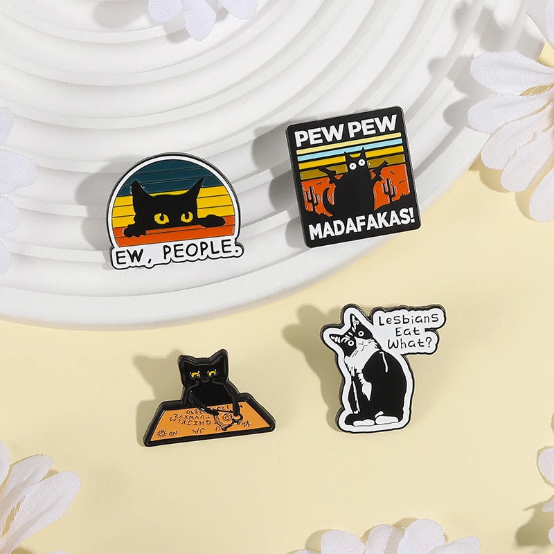 Pins de Esmalte de Gatos Punk – 31 Diseños para Mochilas y Ropa.